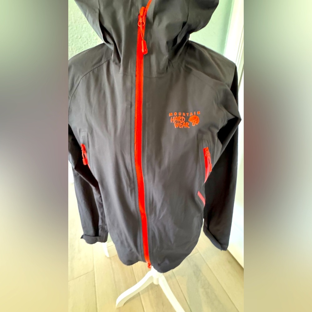 Mountain Hardwear Dry.Q Waterproof Hooded Rain Jacket Men’s Small Black Red